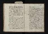 Journal domestique de Pierre Lemulier, avocat à Semur, précédé d'une généalogie de la famille depuis le XVIe siècle. — Fol. 8. Naissance de ses enfants. — Fol. 14. Réception de M. du Chatelet, gouverneur de Semur (1682). — Fol. 16. Tremblement de terre à Semur. — Fol. 18. Mort du marquis de Tilchâtel (1684). — Fol. 20. Réception de M. du Chatelet-Lomont, comme gouverneur (1686). — Fol. 24. Election de Lemulier, comme maire (1687). — Fol. 26. Ses discours aux Etats de la Province (1688). — Fol. 30. Mort de sa fille Marguerite. — Fol. 31. Disette devin (1693). — Fol. 32. Disette de grains (1694). — Fol. 33. Débuts de Charles Lemulier à Semur, comme avocat ; son mariage avec Mlle Vaillant (1696). — Fol. 38. Relation d'un voyage de Paris à Semur lors du grand hiver de 1709. — Fol. 40. Reprise du journal par Bénigne Lemulier, petit- fils de Pierre. — Réflexions sur le système de Law (1720). — Fol. 42. Copie des Philippiques de Lagrange-Chancel. — Fol. 54. Remarques sur l'année 1740 et relation de nouvelles politiques de 1741 à 1748.