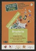 Carton pour un événement. Sur un fond orange, il y a un carré vert qui s'ouvre comme une boite et de livres ordinateur, appareil photo sortent accompagné de fleurs. Il est écrit sur cette boite "Braderie pour tous : livres, CD, DVD, accessoires informatiques, jeux vidéo, etc. neufs et d'occasion". . – Éditeur : Éditions d'art Patras (Paris) 